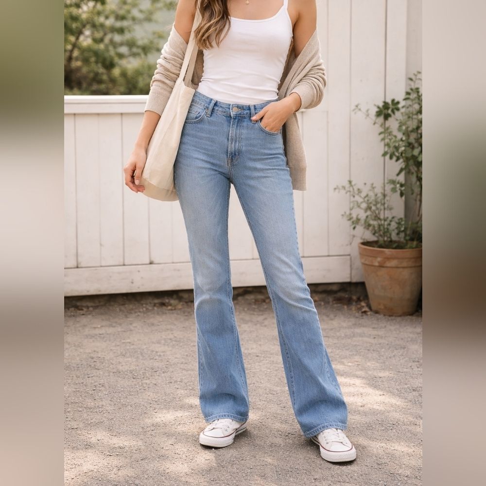 Light Wash Denim Blue Jeans 8 Cotton Spandex Bootcut Mid Rise Normcore Casual